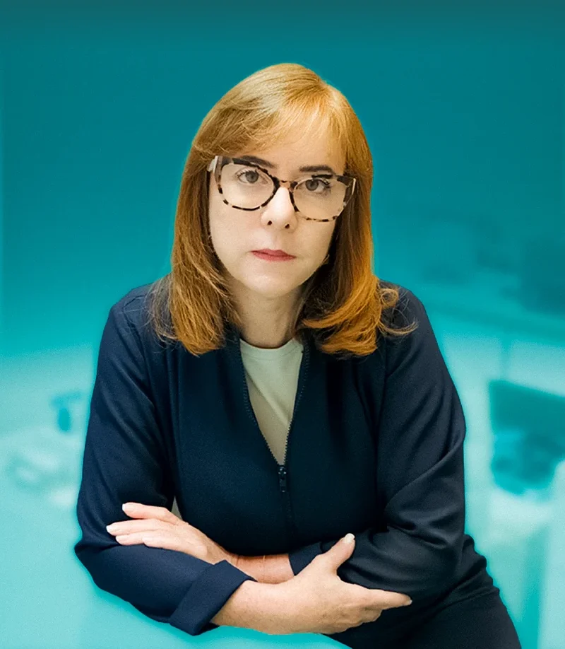 Dra. Jacqueline Serra em seu consultório em Icaraí, Niterói